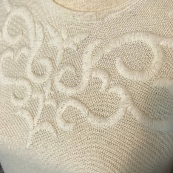 Jones New York White Lambs Wool Blend Hand Embroidered Pullover Sweater, Size PS - Picture 3 of 5